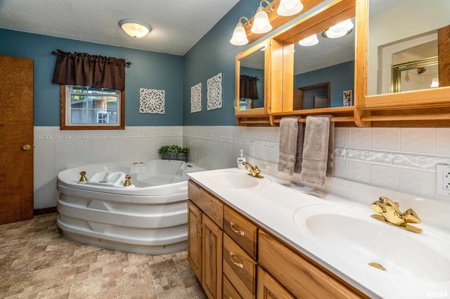 135 OAK Circle, Goreville, IL 62939