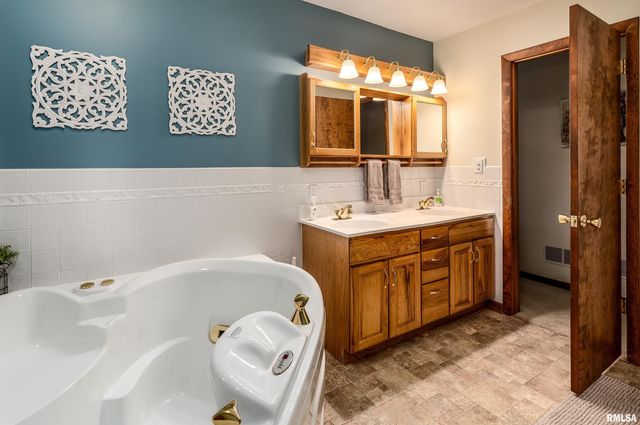 135 OAK Circle, Goreville, IL 62939