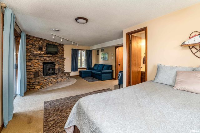 135 OAK Circle, Goreville, IL 62939