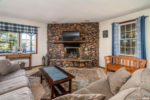 135 OAK Circle, Goreville, IL 62939