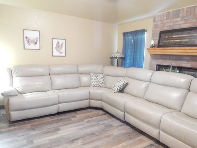 813 Emily Trail, Azle, TX 76020