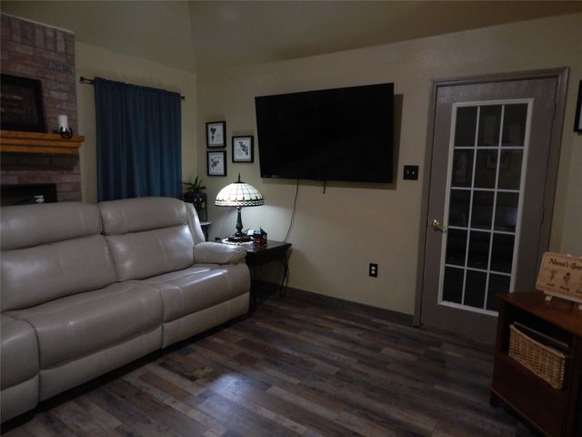 813 Emily Trail, Azle, TX 76020