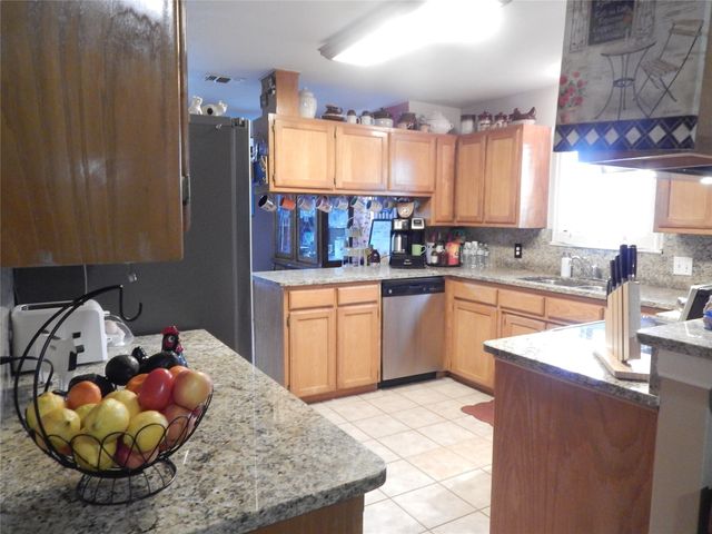 813 Emily Trail, Azle, TX 76020