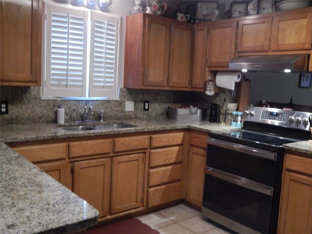 813 Emily Trail, Azle, TX 76020