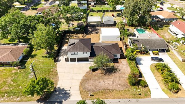 1736 W COUNTRY CLUB, Tampa, FL 33612