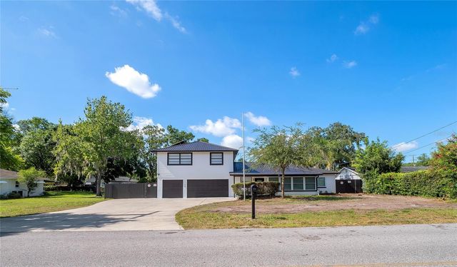 1736 W COUNTRY CLUB, Tampa, FL 33612
