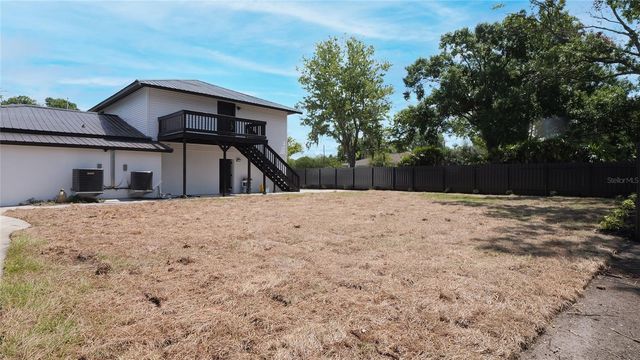1736 W COUNTRY CLUB, Tampa, FL 33612