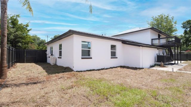 1736 W COUNTRY CLUB, Tampa, FL 33612