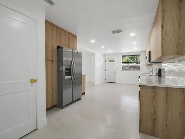 1736 W COUNTRY CLUB, Tampa, FL 33612