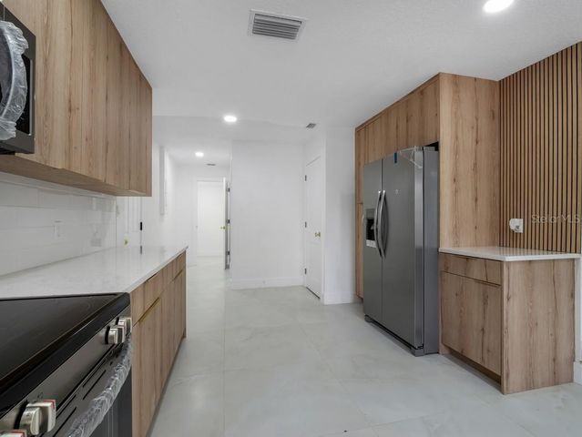 1736 W COUNTRY CLUB, Tampa, FL 33612