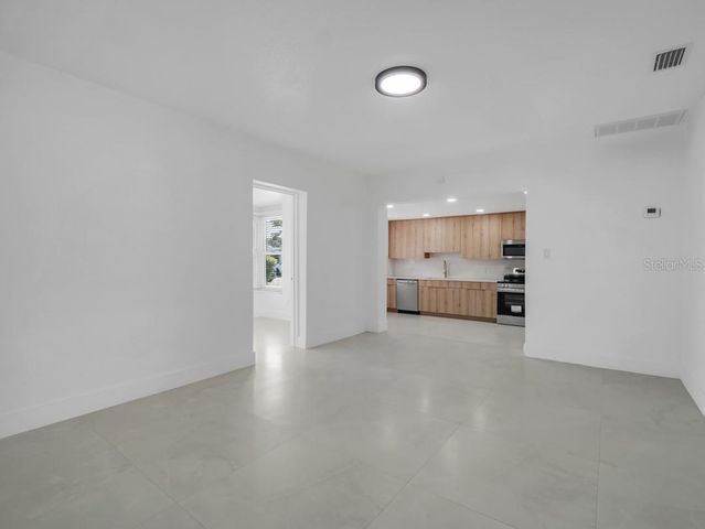 1736 W COUNTRY CLUB, Tampa, FL 33612