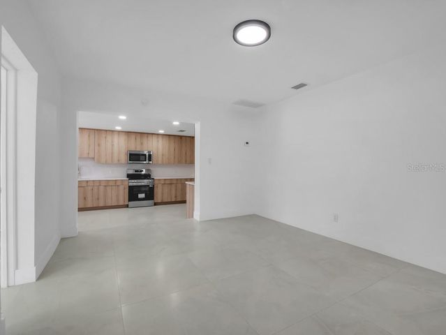 1736 W COUNTRY CLUB, Tampa, FL 33612