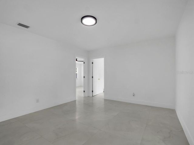 1736 W COUNTRY CLUB, Tampa, FL 33612