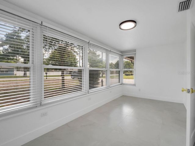 1736 W COUNTRY CLUB, Tampa, FL 33612