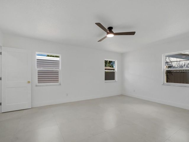 1736 W COUNTRY CLUB, Tampa, FL 33612