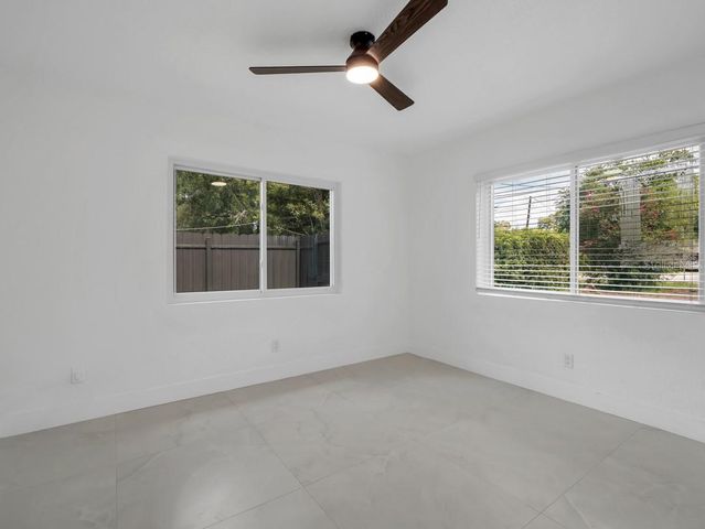 1736 W COUNTRY CLUB, Tampa, FL 33612