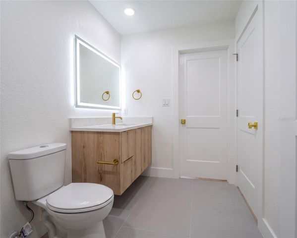 1736 W COUNTRY CLUB, Tampa, FL 33612