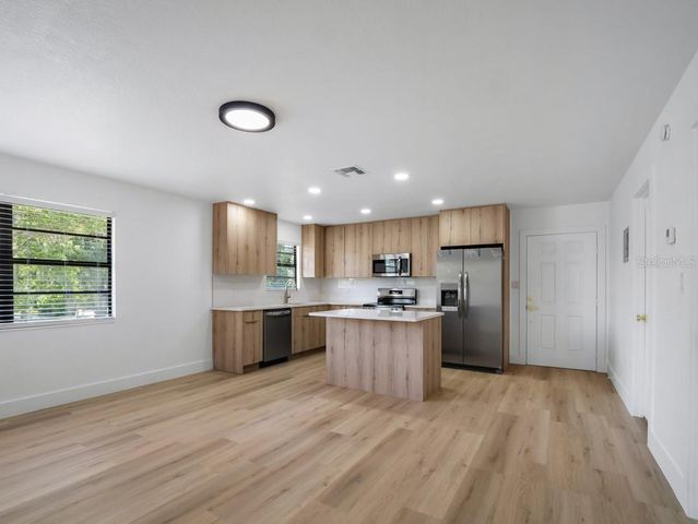 1736 W COUNTRY CLUB, Tampa, FL 33612