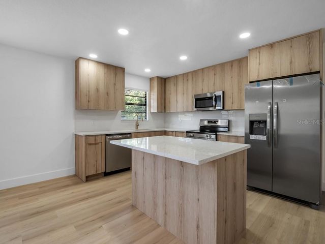 1736 W COUNTRY CLUB, Tampa, FL 33612