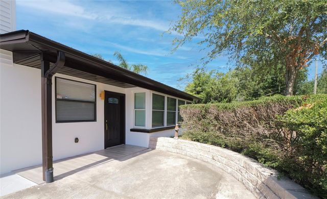 1736 W COUNTRY CLUB, Tampa, FL 33612