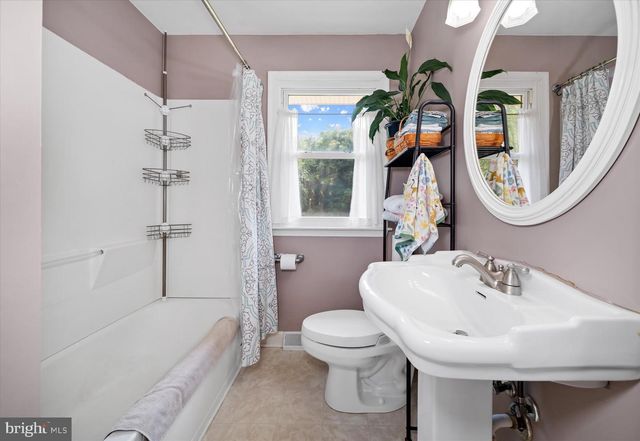 28 LYRIC DR, Newark, DE 19702
