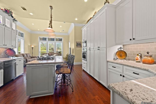 16924 Sunset Point Ct, Baton Rouge, LA 70816