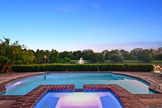 16924 Sunset Point Ct, Baton Rouge, LA 70816