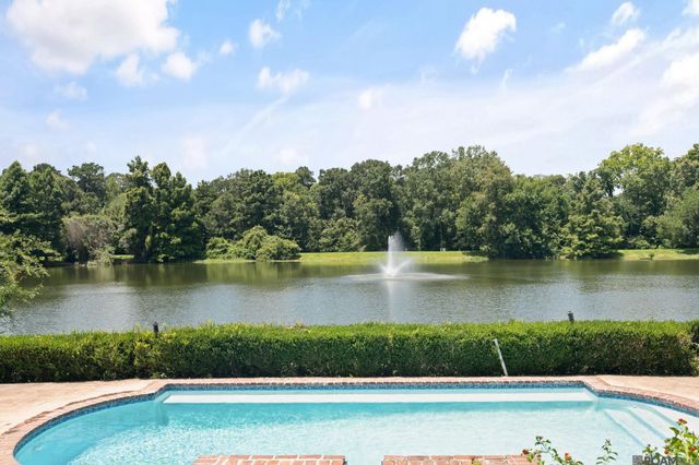 16924 Sunset Point Ct, Baton Rouge, LA 70816