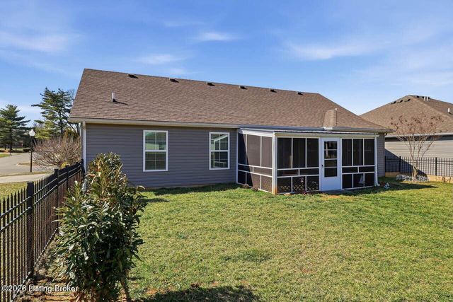 10917 Hidden Trail Ct, Louisville, KY 40229