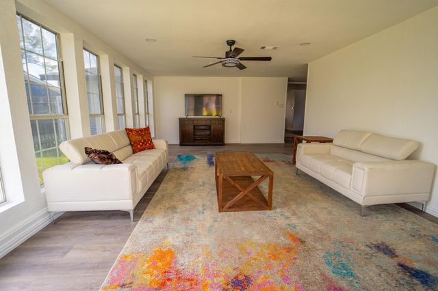 904 Dee Lane, Bedford, TX 76022