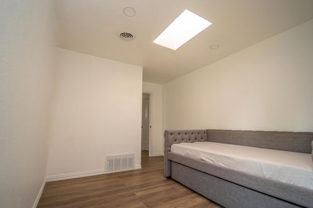 904 Dee Lane, Bedford, TX 76022