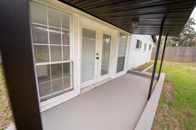 904 Dee Lane, Bedford, TX 76022