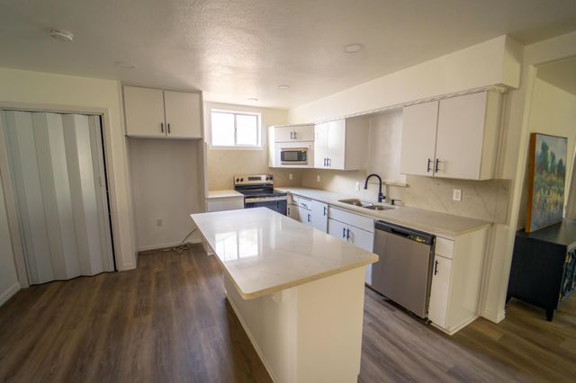 904 Dee Lane, Bedford, TX 76022