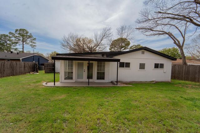 904 Dee Lane, Bedford, TX 76022