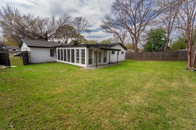 904 Dee Lane, Bedford, TX 76022