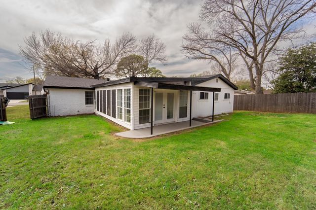 904 Dee Lane, Bedford, TX 76022