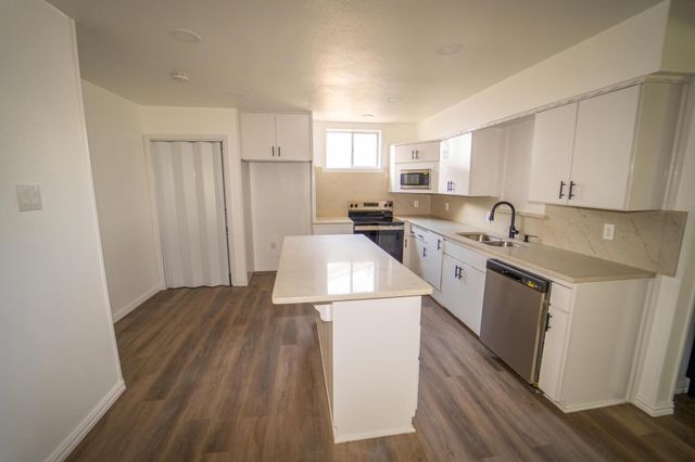 904 Dee Lane, Bedford, TX 76022