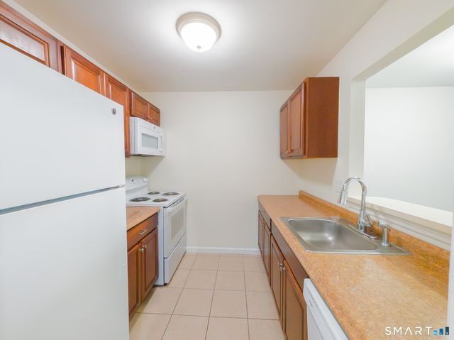 8 Rose Lane 24-11, Danbury, CT 06811