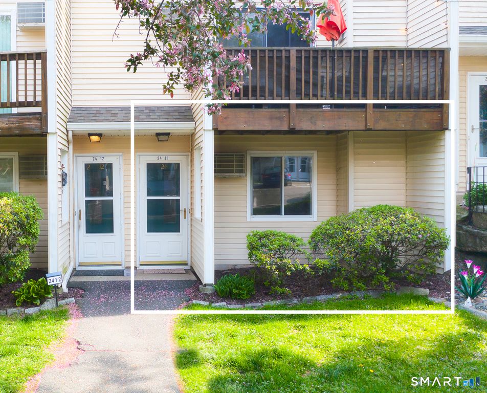 8 Rose Lane 24-11, Danbury, CT 06811