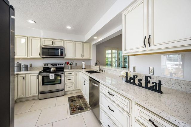 320 Vista Royale Drive, Palm Desert, CA 92211