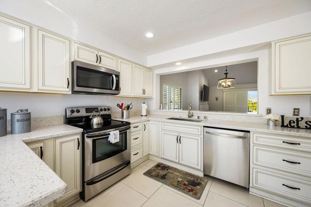 320 Vista Royale Drive, Palm Desert, CA 92211