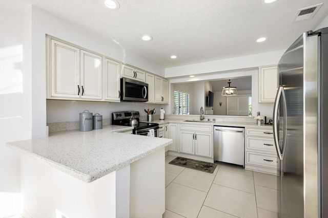 320 Vista Royale Drive, Palm Desert, CA 92211