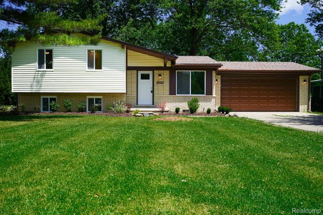 48297 Mallard Drive, Chesterfield Township, MI 48047
