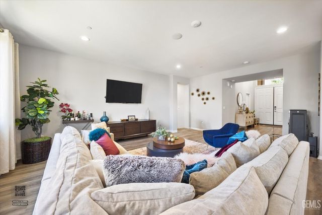 11614 Hollybrook Lane, Bakersfield, CA 93311