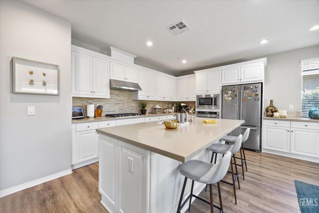 11614 Hollybrook Lane, Bakersfield, CA 93311