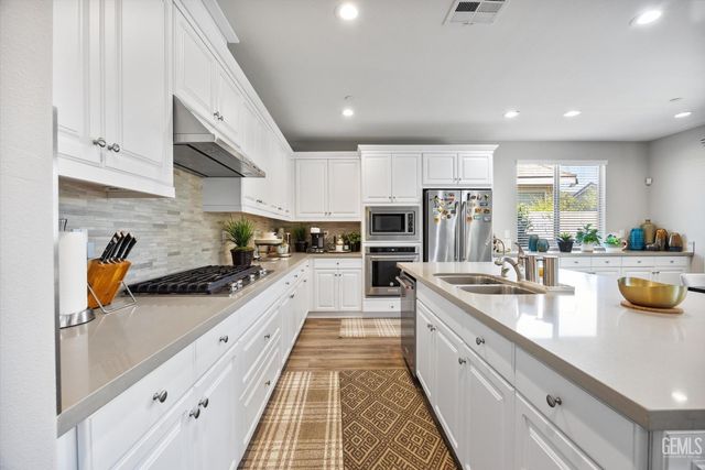 11614 Hollybrook Lane, Bakersfield, CA 93311