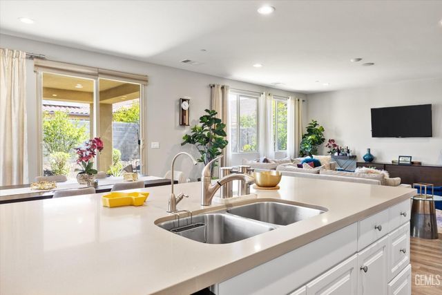 11614 Hollybrook Lane, Bakersfield, CA 93311
