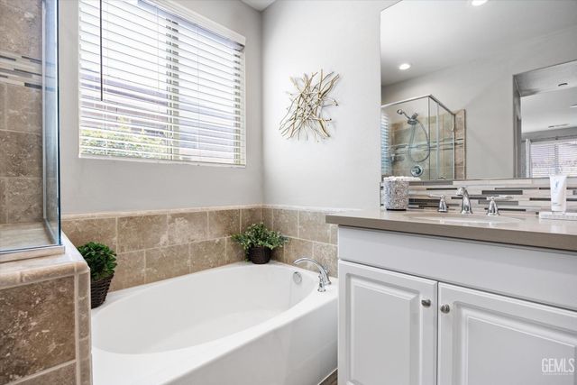 11614 Hollybrook Lane, Bakersfield, CA 93311