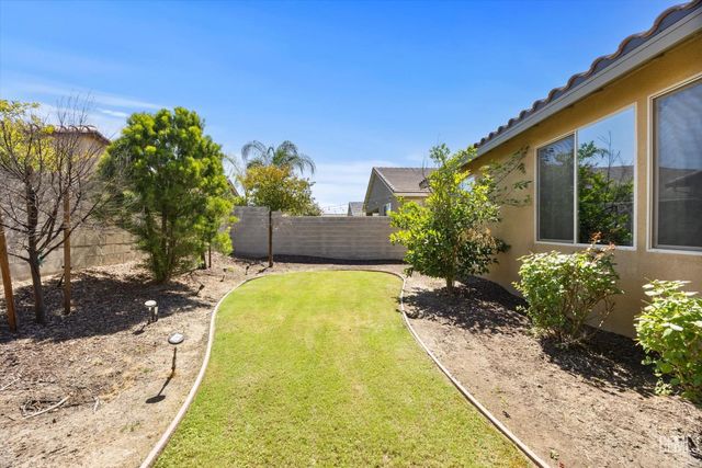 11614 Hollybrook Lane, Bakersfield, CA 93311