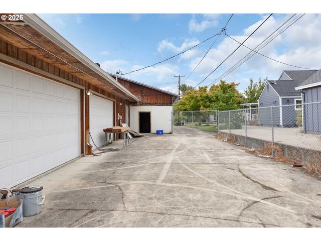 1862 Nw OERDING Ave, Roseburg, OR 97471